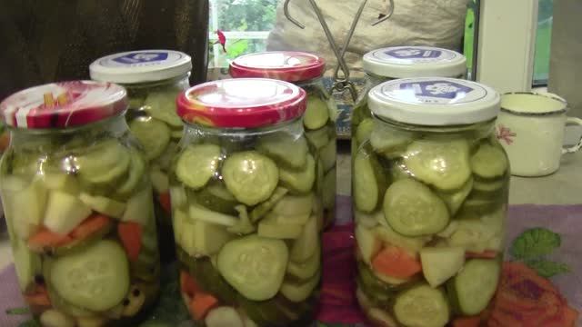 Салат из огурцов с кабочками