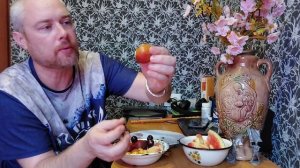 Мукбанг. Арбуз, персики, нектарины и черешня.