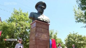 В Махачкале открыли памятник Герою России Адильгерею Магомедтагирову