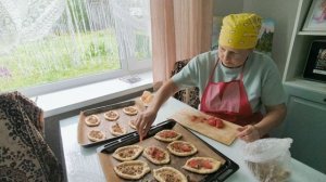 Лодочки вышли в плавание по тарелкам.