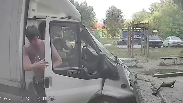 21 июля 2026 года в Новосибирске водитель грузового автомобиля Ford Transit на скорости влетел в бет смотреть онлайн