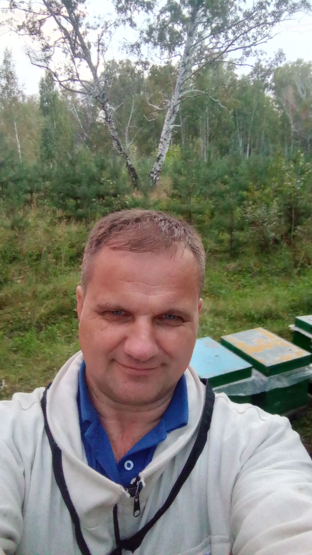 отбор товарного меда на лесном разнотравье