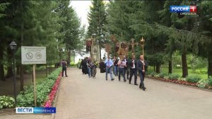 По смоленским храмам продолжает следовать крестный ход