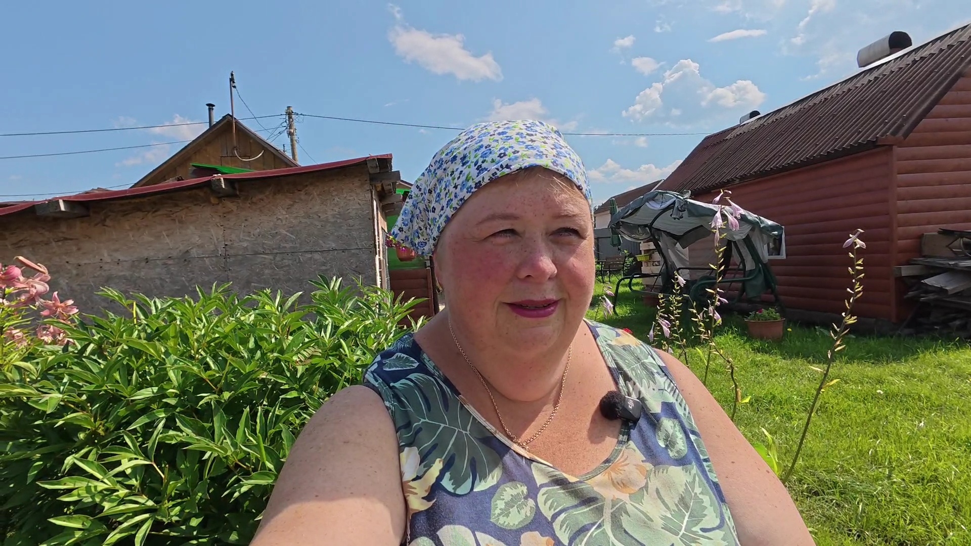 На даче у нас остались голые помидоры. Убрали лук. Собираемся на шашлыки. смотреть онлайн