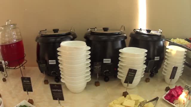 Как и чем кормять в гостинице Грейс Фаорс Гудаута Абхазия. Июль 26 смотреть онлайн