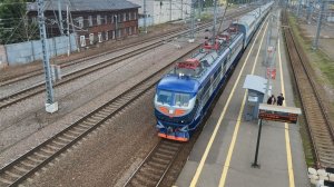 Пассажирские поезда на Главном ходу.