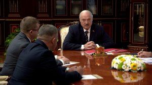 Лукашенко: Чтобы по-мужски было, по-военному! // Кадровый день