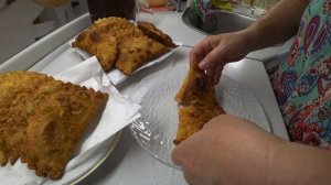 Опять просили чебуреки. Маша побаловала нас десертом.