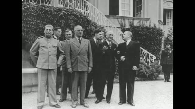 81 год назад - Гарри Трумэн сообщил Иосифу Сталину о создании в США нового сверхмощного «супер-оруж смотреть онлайн