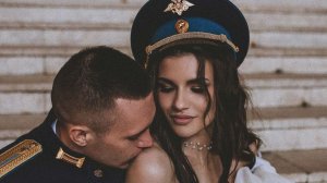 ПЕСНЯ: «Тяжесть звёзд на погонах делят хрупкие плечи».
