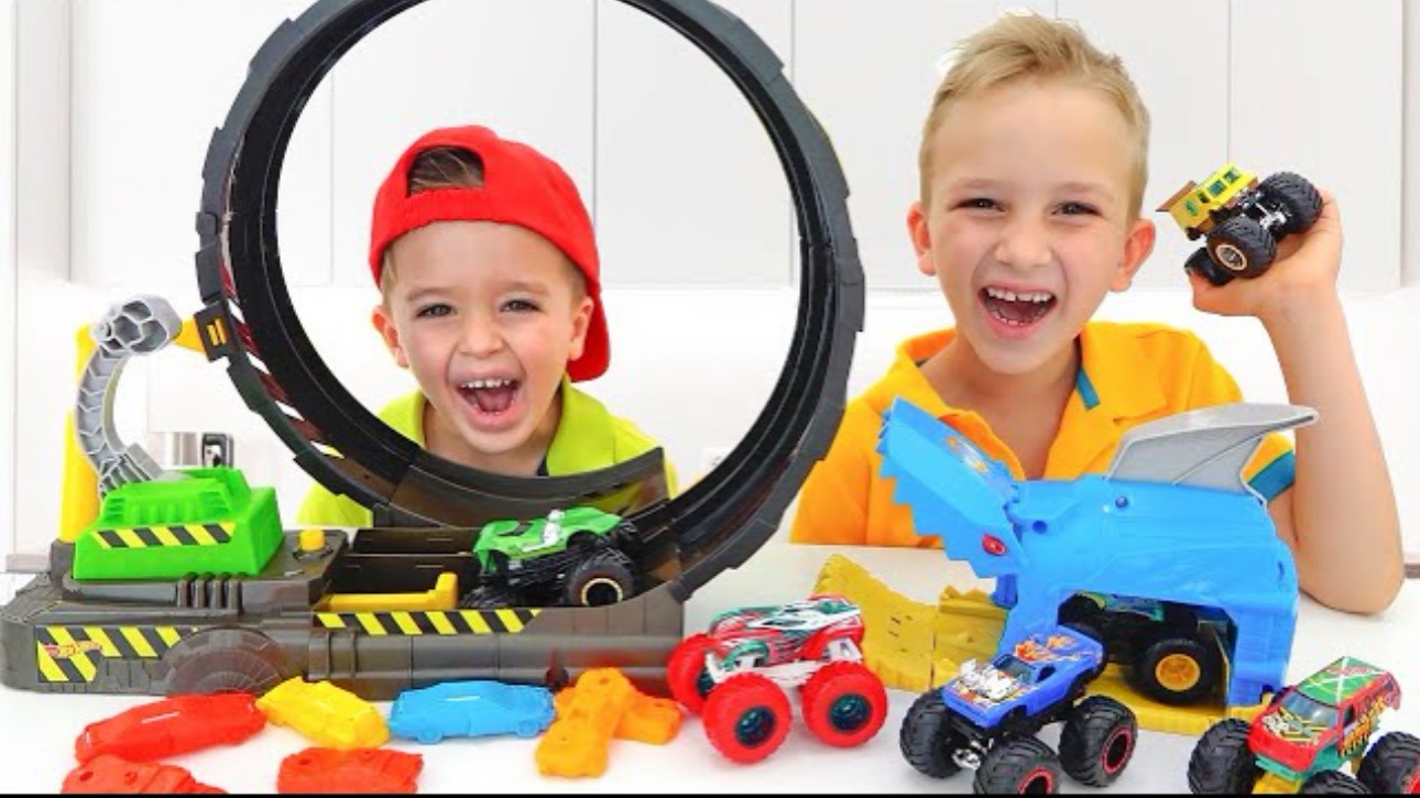 🍿 Ники играет с монстр-траком Hot Wheels | Влад и Ники смотреть онлайн