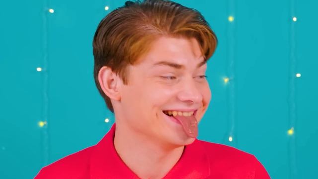 Красная еда vs Синяя еда Челлендж с Fun Fun Challenge смотреть онлайн