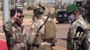 США могут ввести войска в Мали. 

В Вашингтоне обсуждают возможность военной операции в регионе,