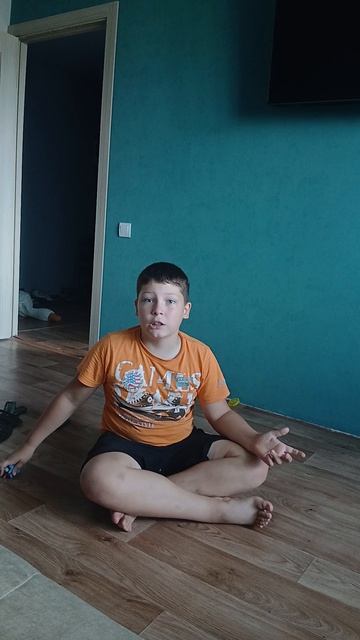 типа людей играют в Паровозики