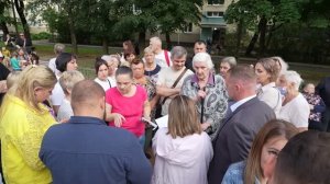 В микрорайоне Дзержинец провели встречу с жильцами нескольких домов