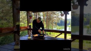 Один в Лесной избушке. Приготовил завтрак и занимаюсь делами