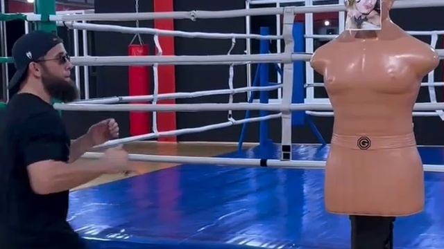 😄Усман Странник показал, что он сделает со своим соперником в бою смотреть онлайн