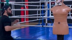 😄Усман Странник показал, что он сделает со своим соперником в бою