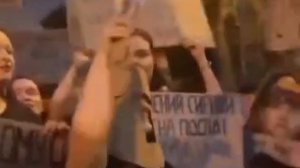 Эти люди меняют главкомов на Украине и назначают министров обороны. 😂