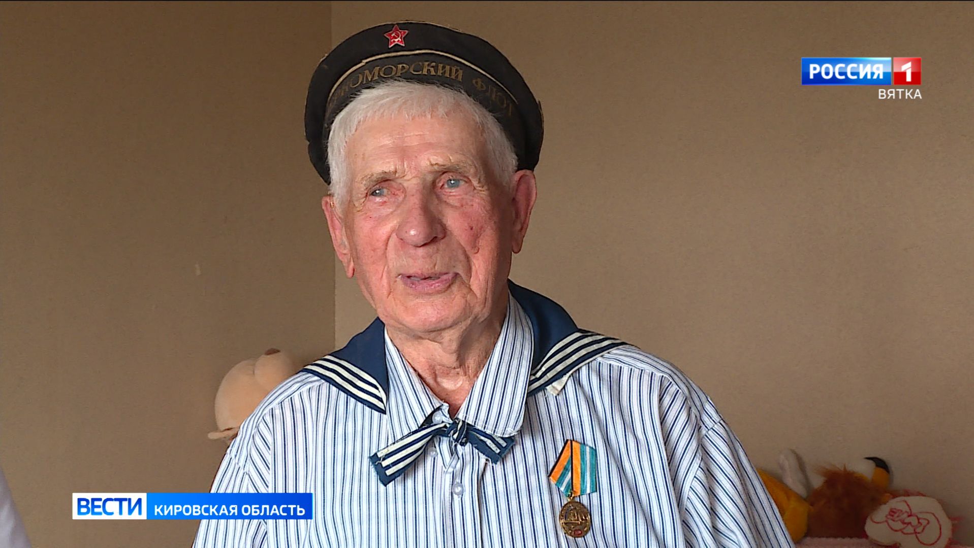 Ветеран Военно-морского флота Валентин Денисов отмечает 95-летие смотреть онлайн