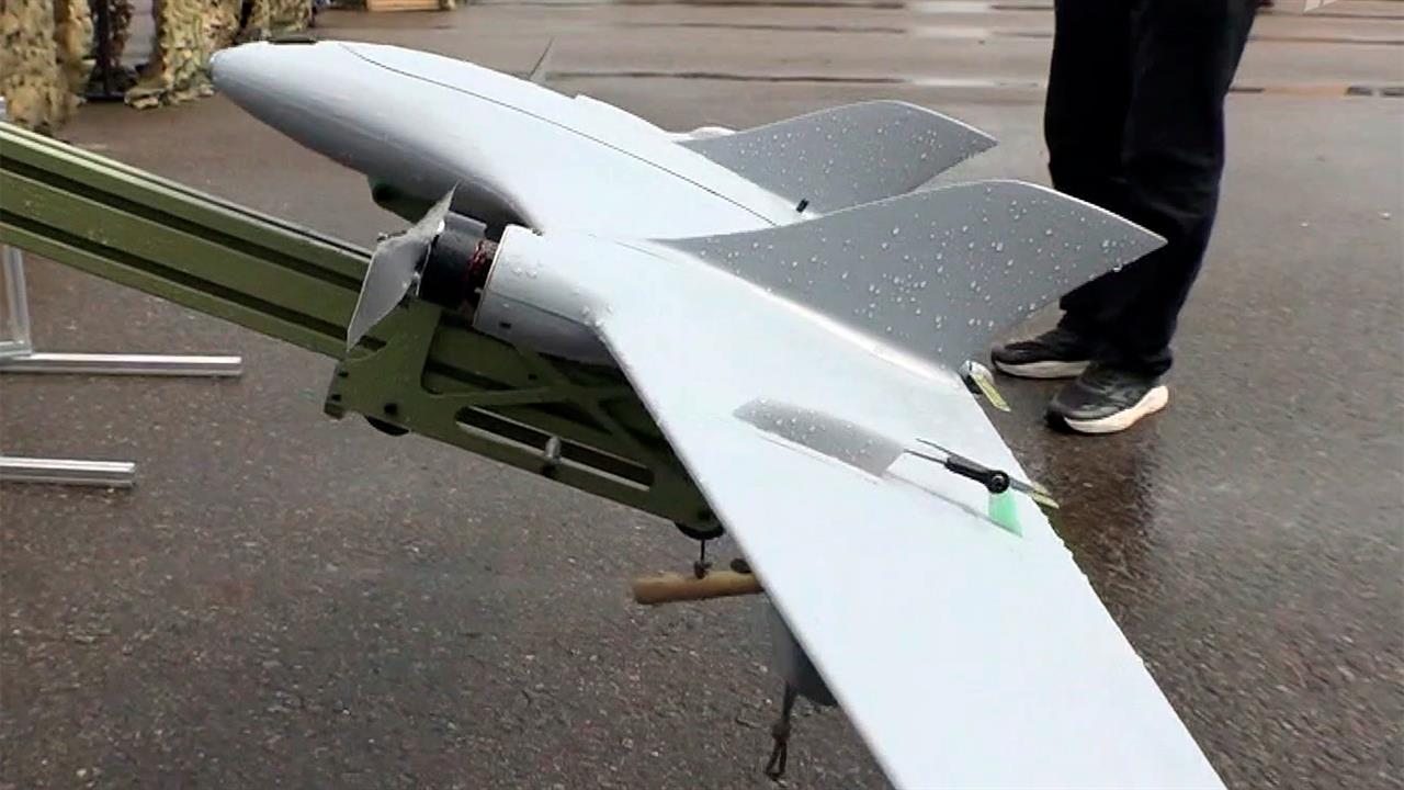 На выставке в Московской области представлены новейшие модели дронов. смотреть онлайн