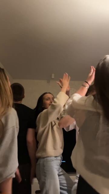 🥳