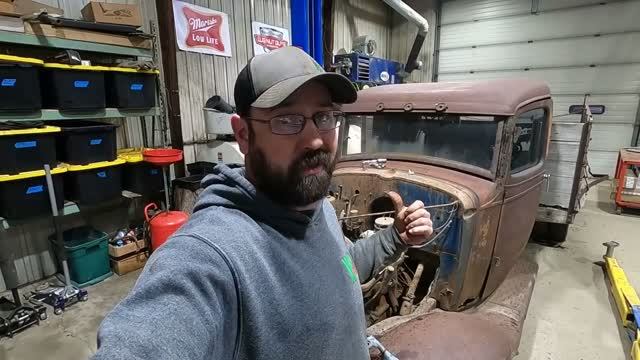 Оригинальный фермерский грузовик Chevrolet 1934 года выпуска, брошенный в поле будет ли он работать смотреть онлайн