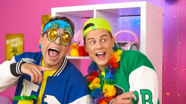 Богатые Студенты vs Бедные Студенты # Смешные Ситуации и Неудачи от Fun Teen смотреть онлайн