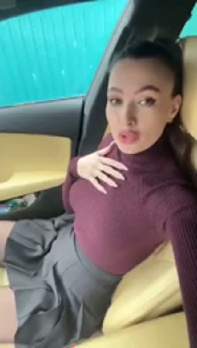 Красавица из деревни 🫦 просит о помощи с авто 🚗 смотреть онлайн