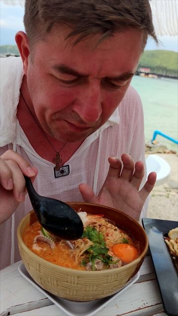 🍜 Самый необычный Том Ям в Таиланде? Пробую «Мама Том Ям» | Ко Лан