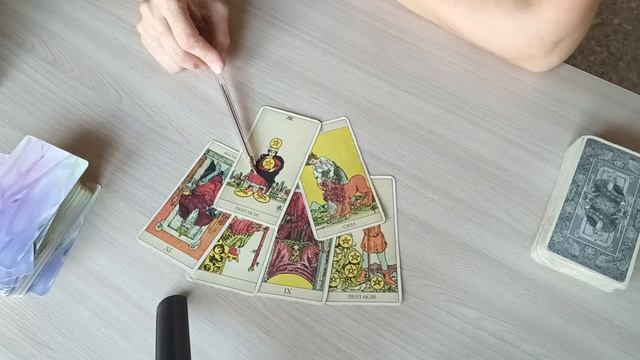 Что думает обо мне мужчина. Таро расклад смотреть онлайн