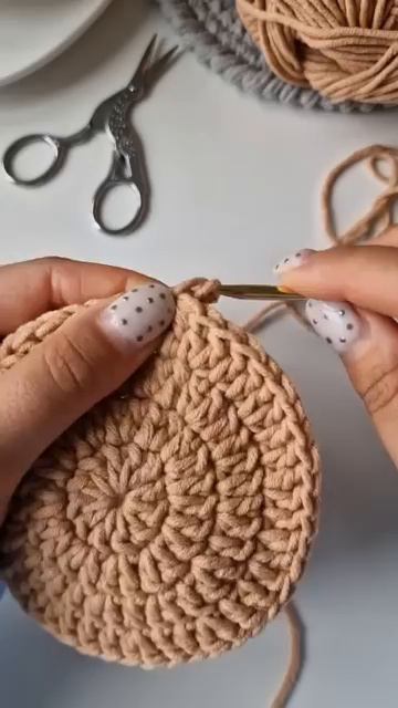Первый столбик в ряду. Столбики с накидом. Вязание крючком для начинающих. Вязан