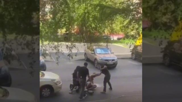 В Долгопрудном водитель избил мужчину смотреть онлайн