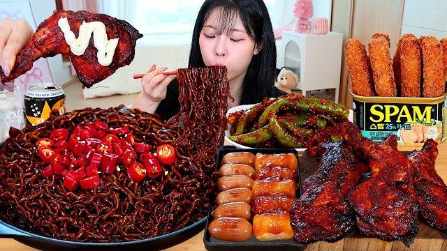 КОРЕЙСКИЙ МУКБАНГ/АСМР: ОСТРЫЕ КРЫЛЫШКИ, КИМЧИ И ДРУГАЯ ВКУСНЯТИНА! смотреть онлайн