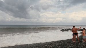 Шторм в Сочи. Купание запрещено