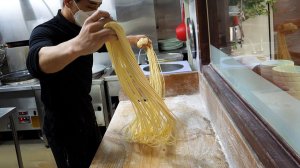 лапша ручной работы с пряными морепродуктами - корейская уличная еда