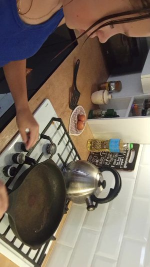 Готовлю яичницу и какао