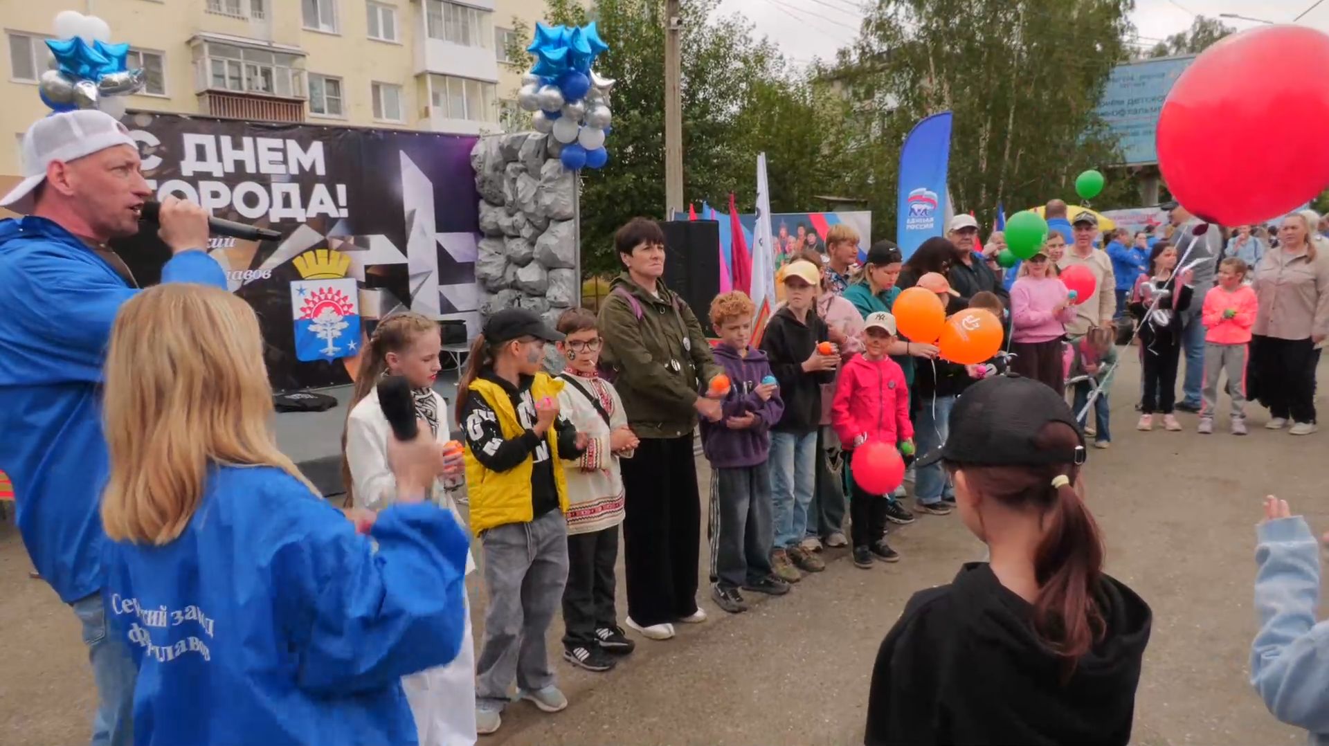 День города и День металлурга в самом разгаре! Океан развлечений, интерактива и вкусной еды! смотреть онлайн
