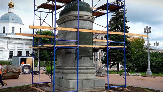 В Твери начали ремонтировать памятник Афанасию Никитину смотреть онлайн