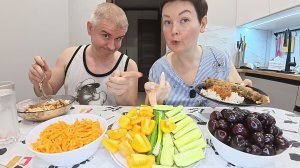 Мукбанг ТУХЛЯТИНА и РАЗДЕЛЬНОЕ питание! ОБДЕЛИЛА Вована на СВОИ ВКУСНЯШКИ! Семейный обед в России