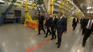Владимир Путин посетил Иркутский авиационный завод: видео
