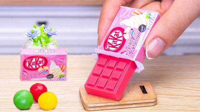 ВКУСНЫЙ ТОРТ KITKAT С МИНИ-ДЕКОРОМ ИЗ КЛУБНИКИ И ШОКОЛАДА смотреть онлайн