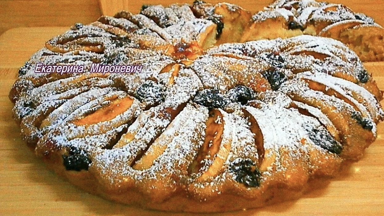 Яблочный пирог с корицей
