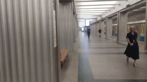Станция метро Нагорная интерьер, пассажиры, поезд Москва Фрагмент 2