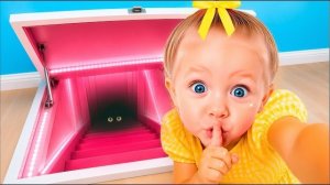 Ева ПОЧТИ ПОПАЛАСЬ! Мама ищет детей в прятках в ОДНОМ ЦВЕТЕ