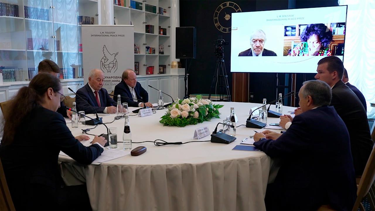 Президент Вьетнама То Лам стал лауреатом Международной премии имени Льва Толстого. смотреть онлайн