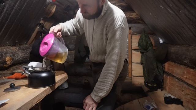 ТРЭШ В ГЛУХАРИНОЙ. ЗАНОЧЕВАЛ В ТАЁЖНОЙ ИЗБЕ. смотреть онлайн