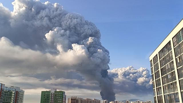 Очень необычное облако увидел сегодня утром над Санкт Петербургом. смотреть онлайн