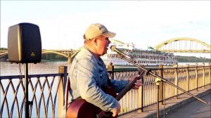 Это всё…». ДДТ на набережной Волги. Уличный музыкант Алексей и уходящий теплоход
