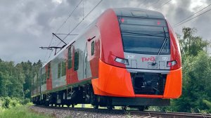 Электропоезда на перегоне «Светлогорск-1 — Пионерский Курорт» летним июльским вечером